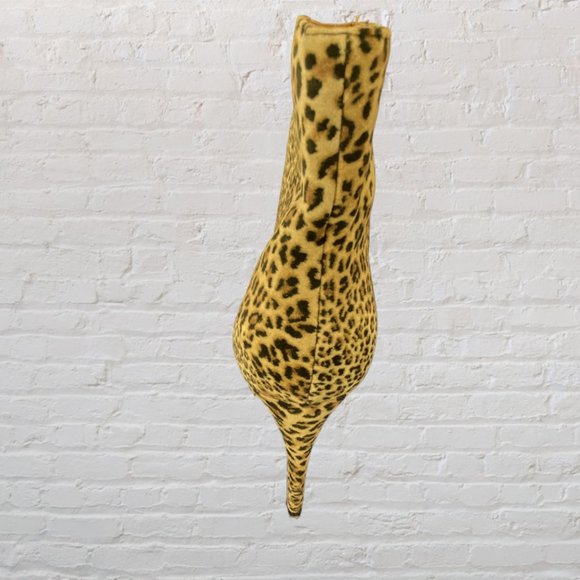 JUST FABULOUS -- Ankle Boots/Booties, Leopard Patterned, Platform with Side Zip - Picture 7 of 10